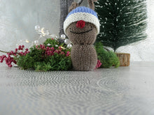 Load image into Gallery viewer, Cute knitted Christmas decoration