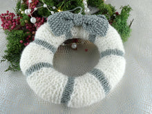 Load image into Gallery viewer, Knitted Christmas Wreath