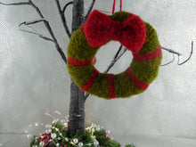 Load image into Gallery viewer, Knitted Christmas Wreath