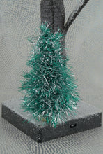 Load image into Gallery viewer, Small Knitted Christmas Tree